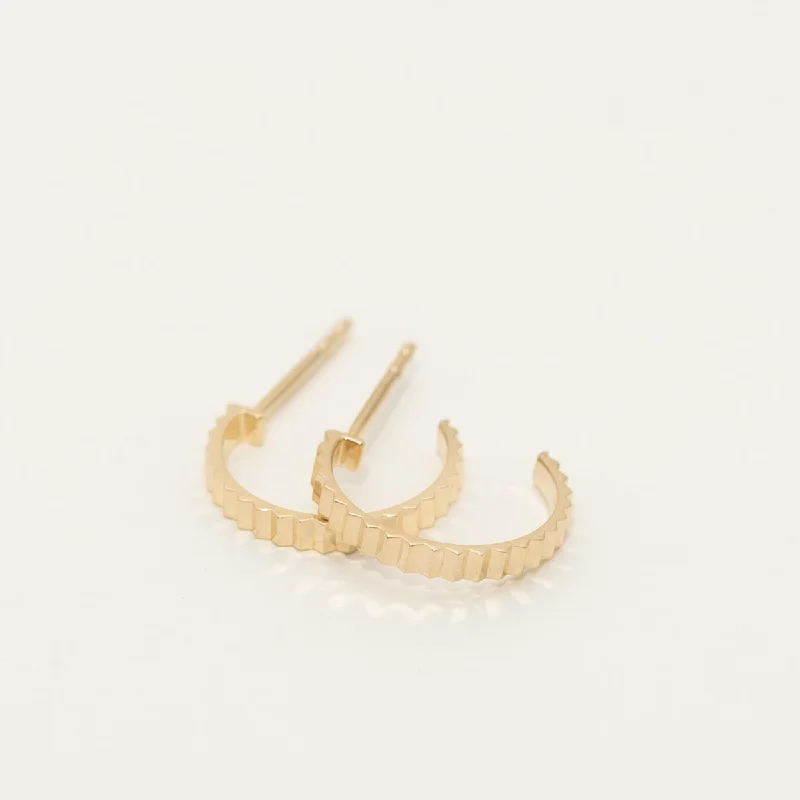 Grooved Hoop Earrings in 14kt Yellow Gold